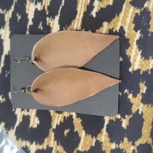 5/$100 THANDMADE EARRINGS HANDCRAFTED LIGHT BROWN LEATHER LEAF